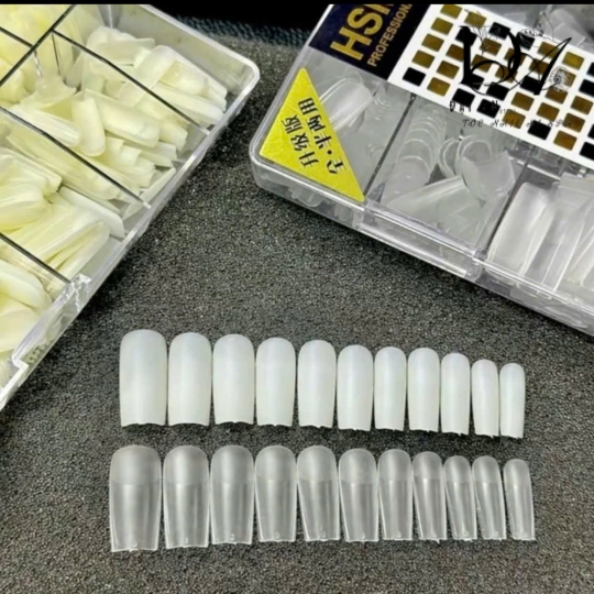 Móng oval trong , đục