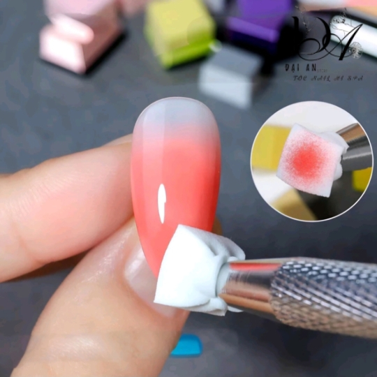 Hộp,   bịch mút dặm & kẹp gắp omber
